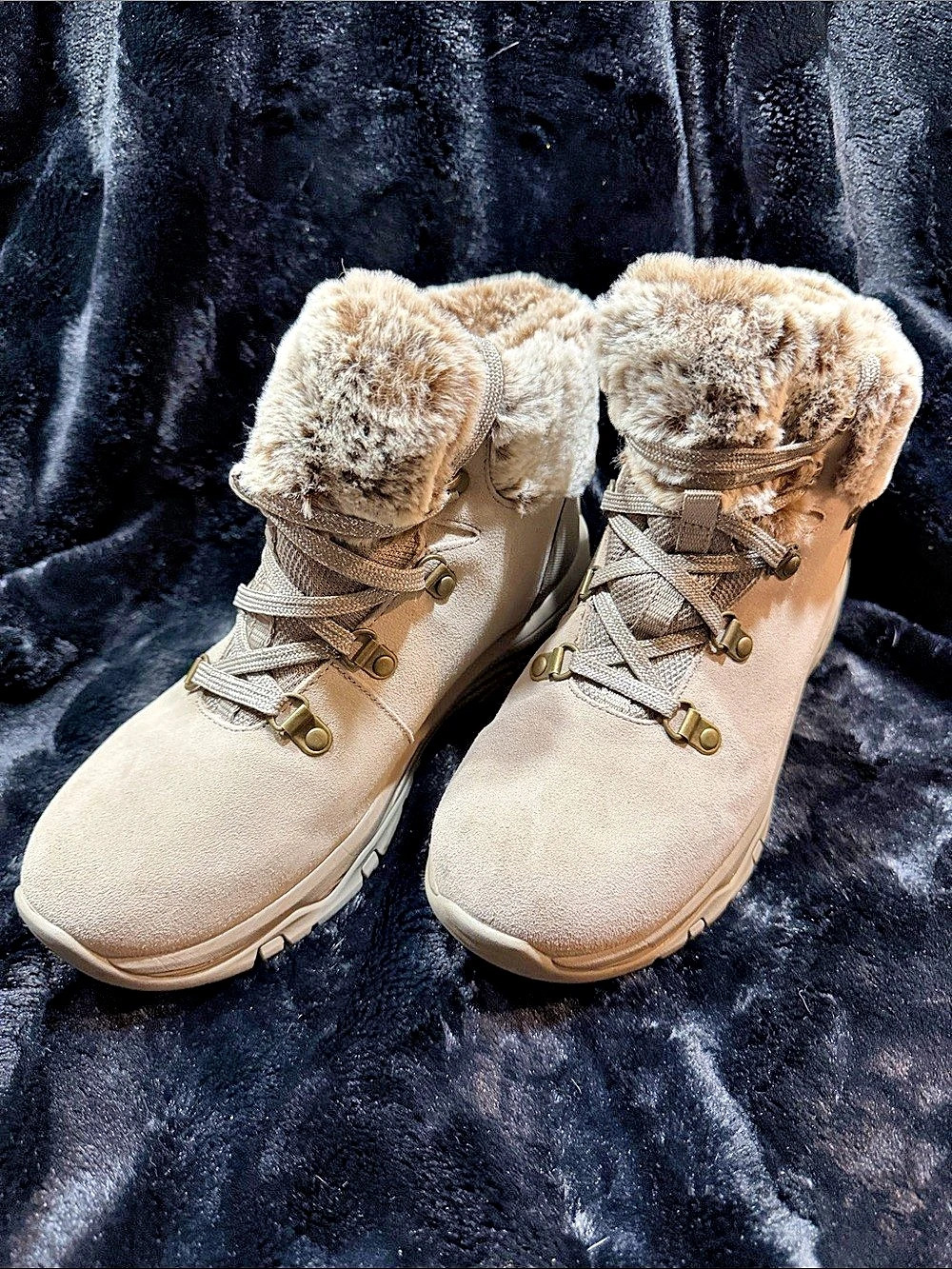 Skechers Relaxed Fit: Easy Going - Snow Chillin Winter Boots Beige US 8
